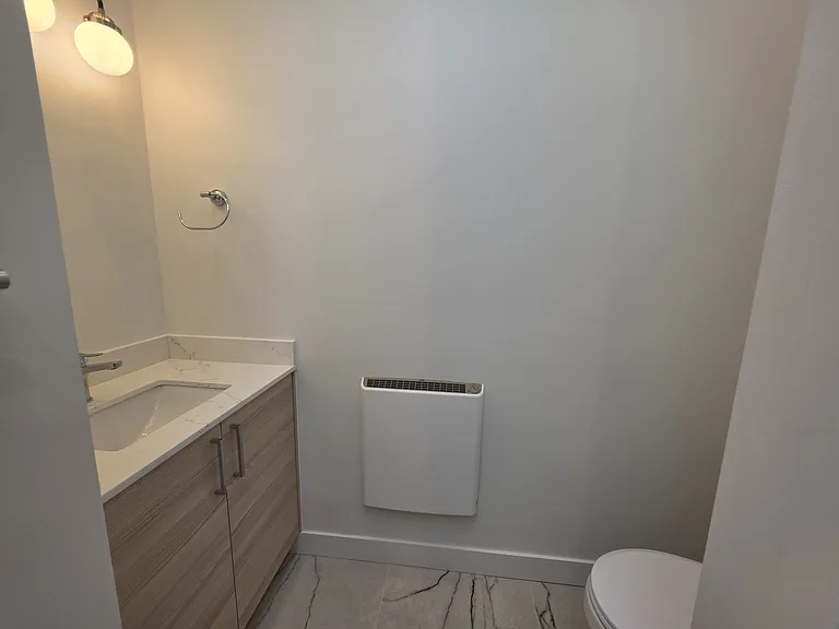 10007 Greenwood Ave N #F — Photo 8
