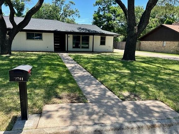 2nd image of 2701 Palmetto Dr