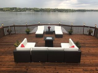 16 Lake Crest Dr, Decatur, IL 62521