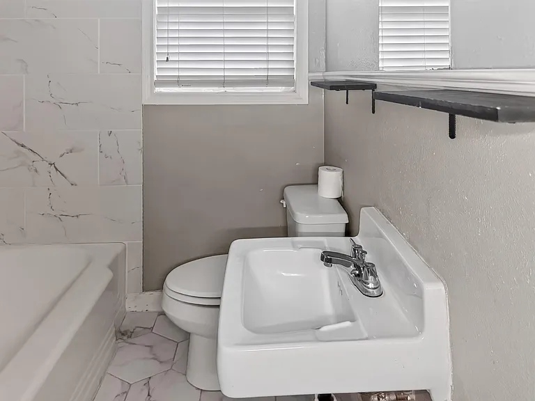 2313 Avenue L — Photo 23