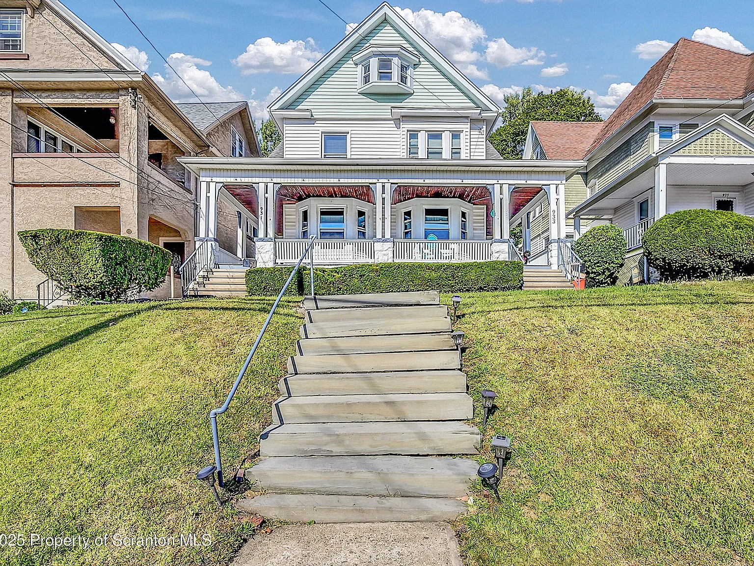 5 bed, 1.5 bath, 1600 sqft, $2,300 — Photo 1