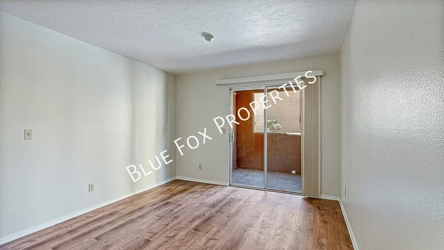 1810 E Blacklidge Dr — Photo 4