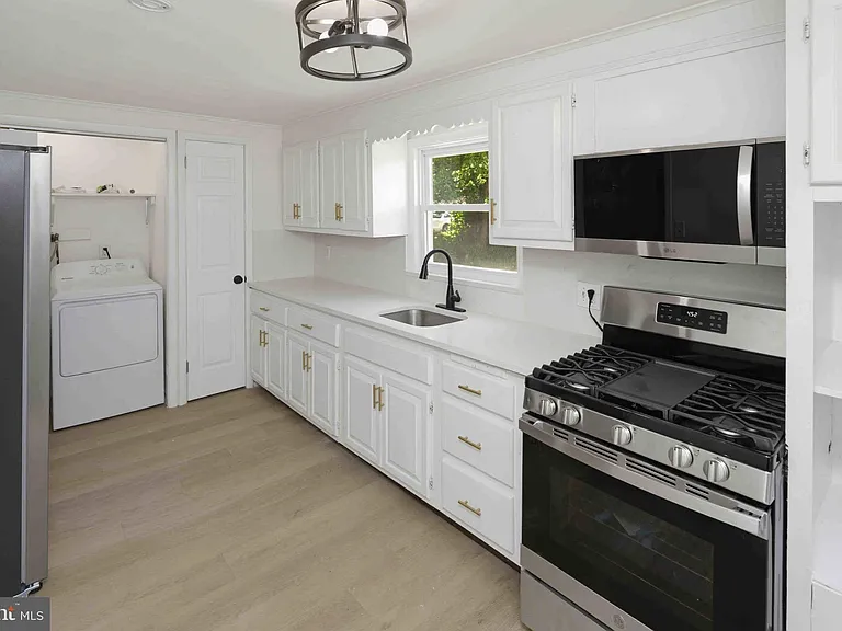 828 Mill St — Photo 7