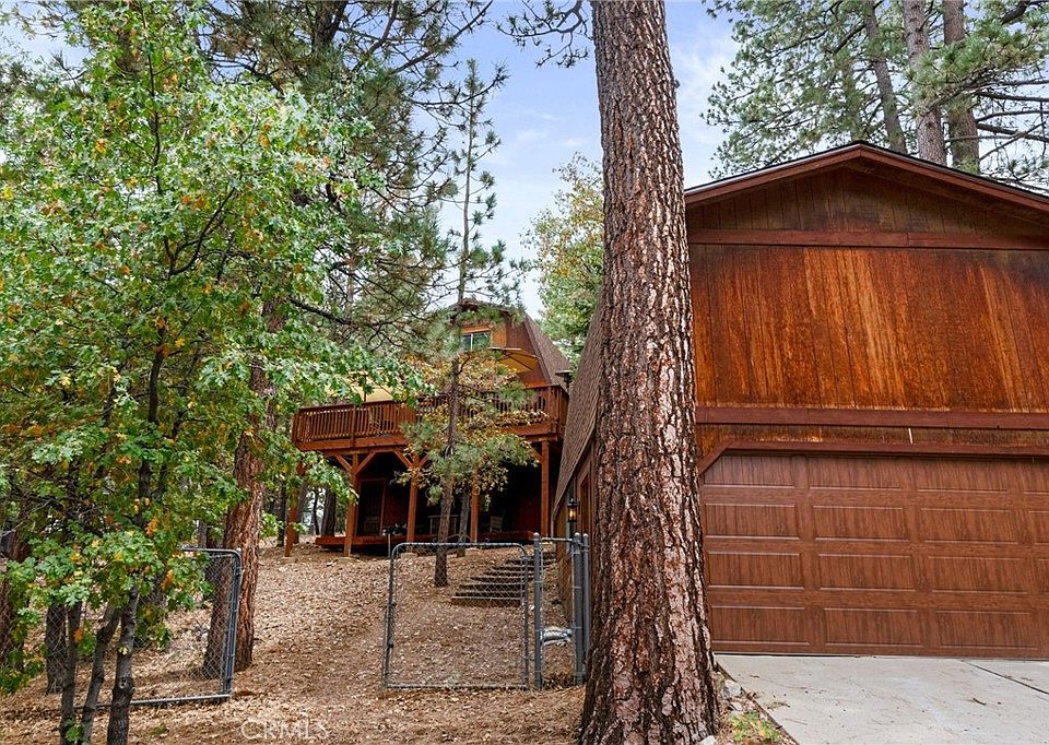 1st image of 1700 Columbine Dr