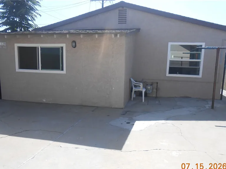 1128 1/2 Clela Ave — Photo 1