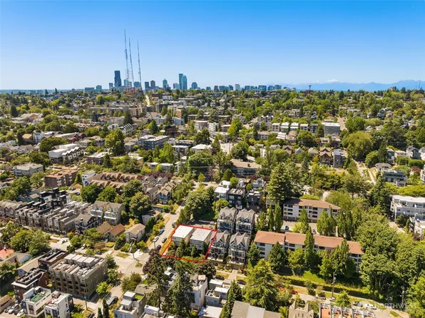 205 26th Avenue E, Seattle, WA 98112