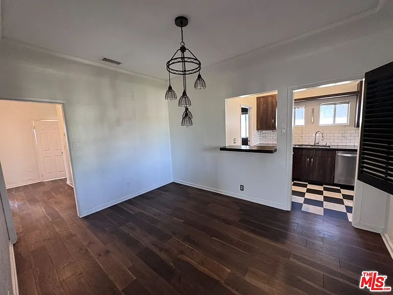1425 S Curson Ave — Photo 6