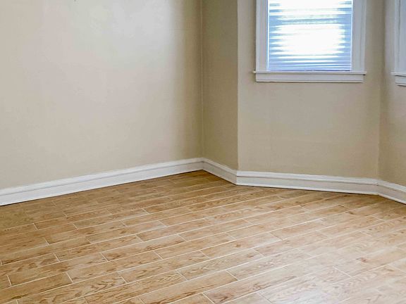 2nd image of 4557 N Leavitt St #G