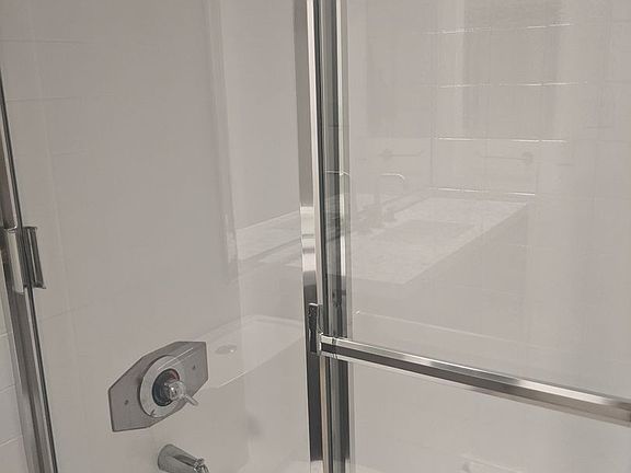 5th image of 1829 Colby Ave APT 1