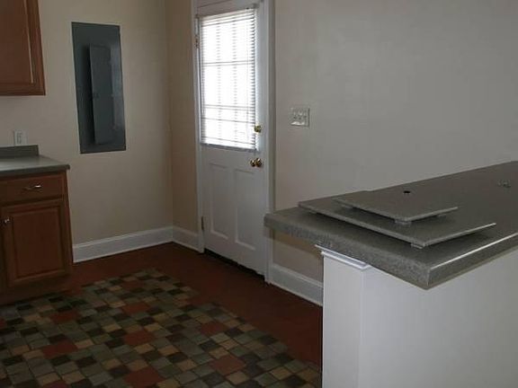 4th image of 3012 Parkwood Ave