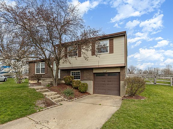 3rd image of 15 Woodtop Ct