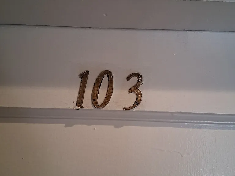 Claremont Towers Apartments — Photo 9