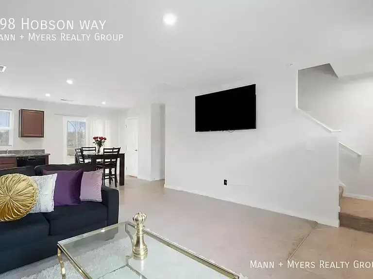 398 Hobson Way — Photo 7