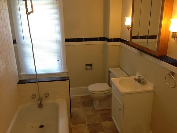 4th image of 2472 2nd St
