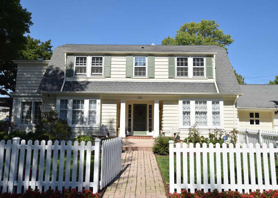 1st image of 2400 E Olive St