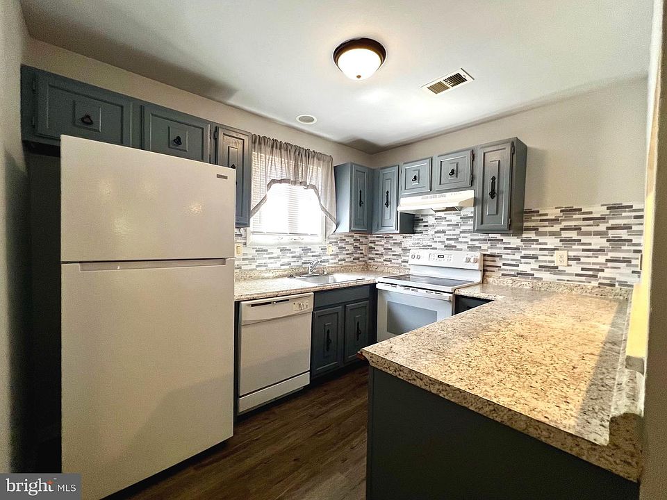 1st image of 22024 Gloucester Ct #B5