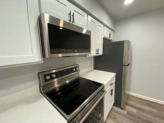 5th image of 6139 E Greenway St APT 1