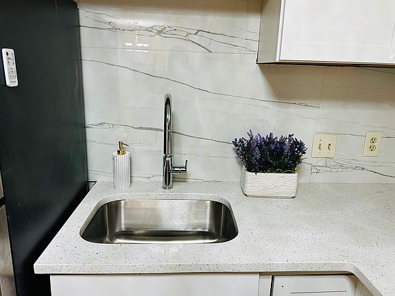 5th image of 5 New Haven Dr Unit 303