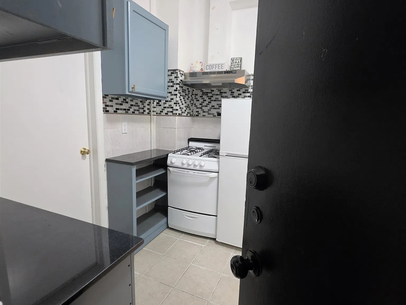 2 bed, 1.0 bath, $1,850 — Photo 2