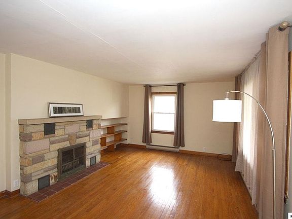 3rd image of 220 Delano St