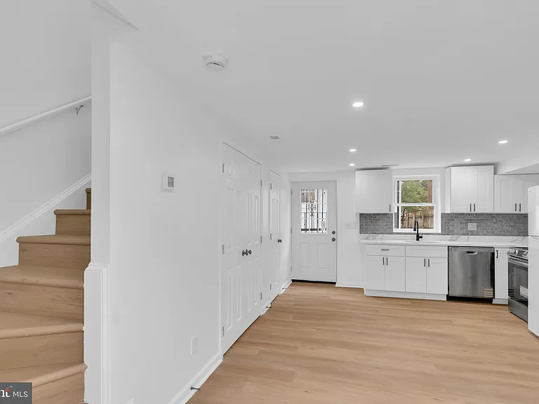 518 Oglethorpe St NE — Photo 59