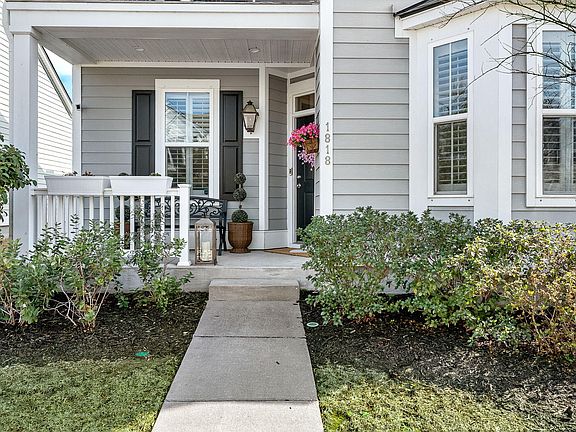 3rd image of 1818 Grovehurst Dr