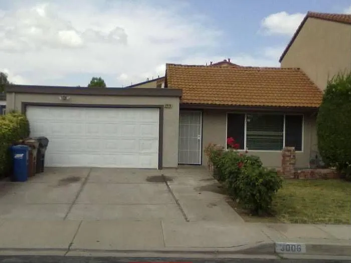 3006 Pear St photo 1