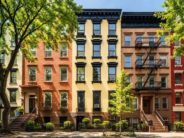 307 E 10th St, New York, NY 10009