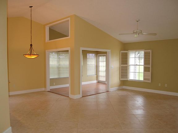 4th image of 815 Willow Creek Ln #0