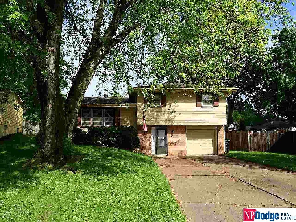 1st image of 9318 Manderson Cir