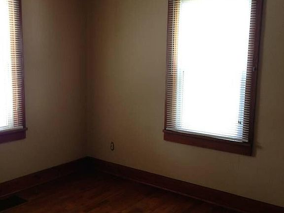 5th image of 1122 N Fountain St
