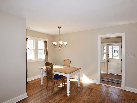 5th image of 432 N Van Buren St