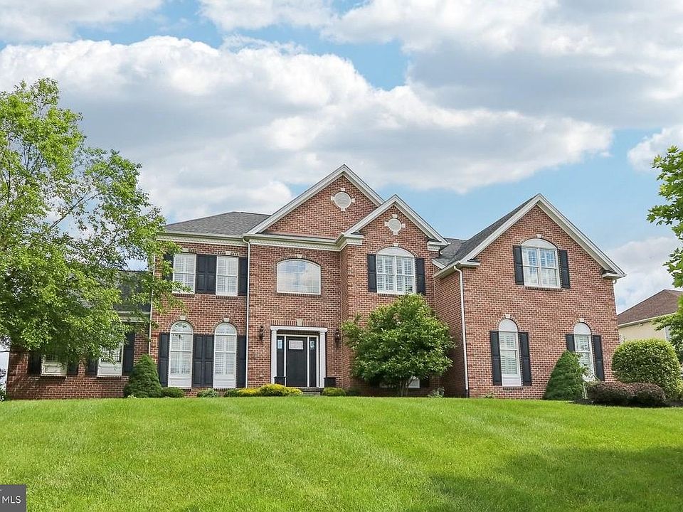 1st image of 260 Jane Chapman Dr E