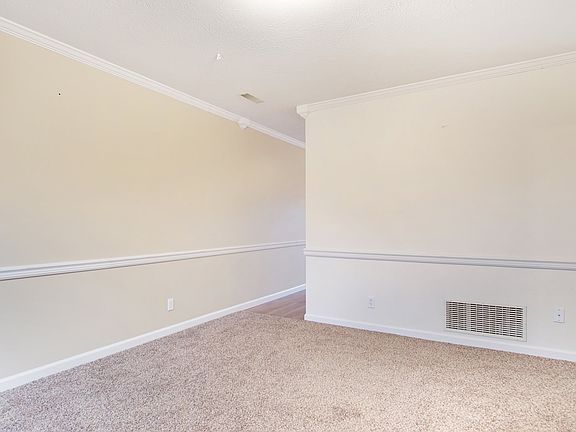 2nd image of 906 Berkley Cir