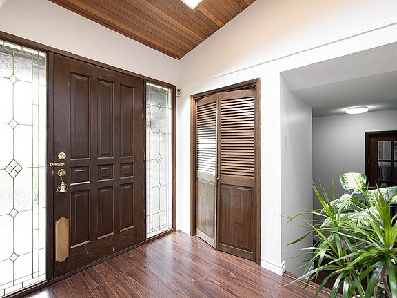 5th image of 11612 Summit Cres