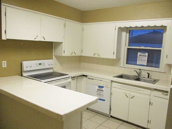 5th image of 819 NW 31st St