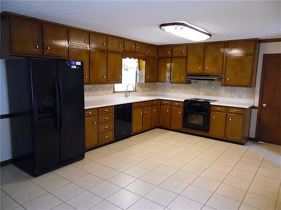4th image of 2301 Westridge Dr