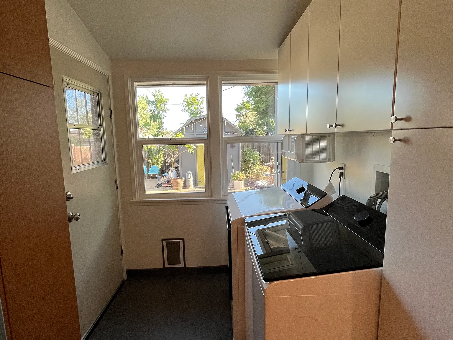 3 bed, 1402 sqft, $4,950 — Photo 3