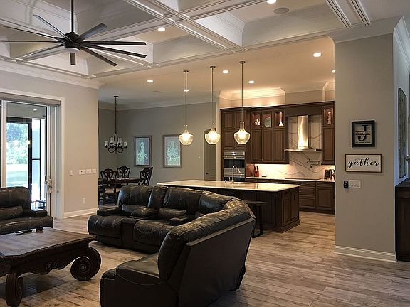 5th image of 392 Deer Valley Dr