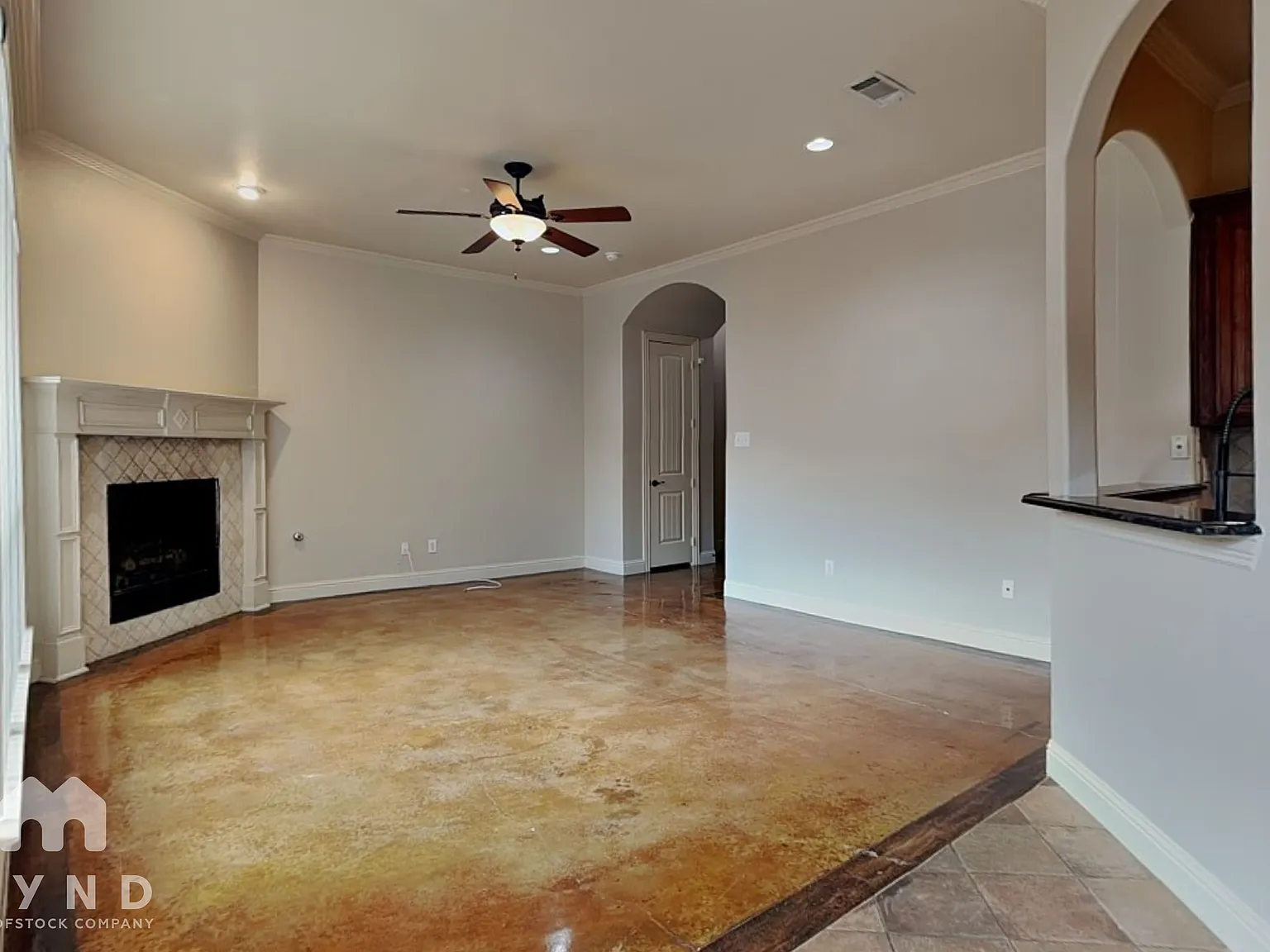 3 bed, 2.5 bath, 1910 sqft, $3,049 — Photo 3