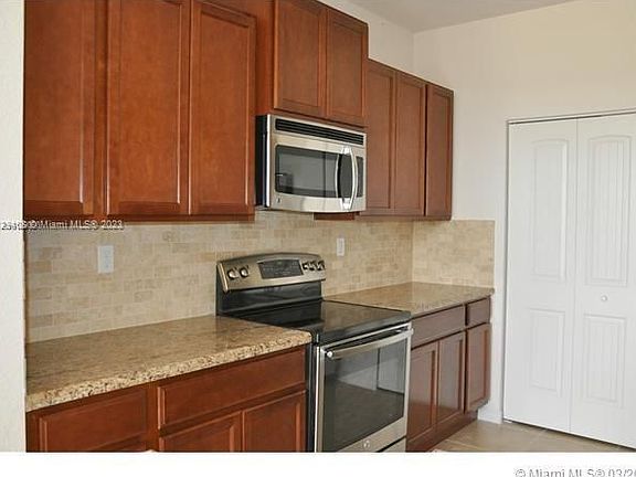 3rd image of 580 NE 33rd Ter #580