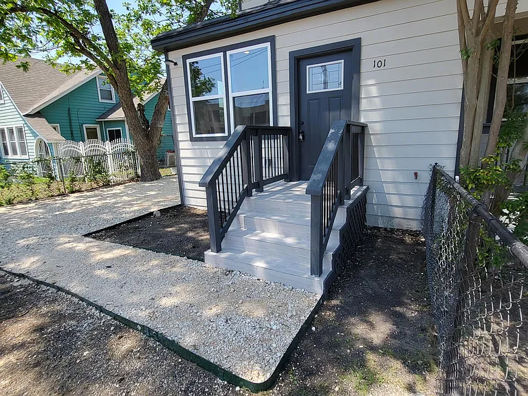 647 Hammond Ave #101 — Photo 2