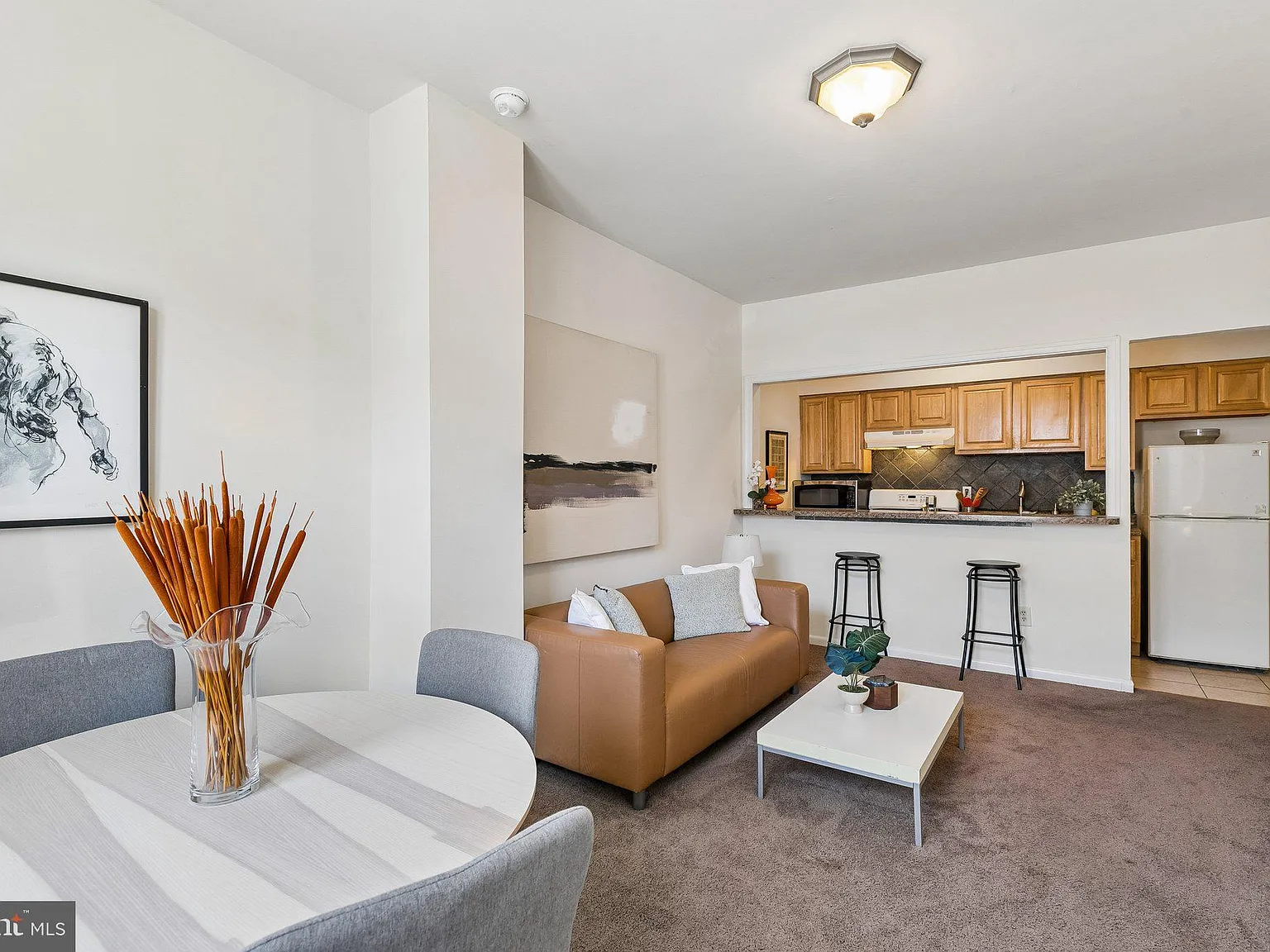 2 bed, 1.0 bath, 1380 sqft, $1,350 — Photo 2