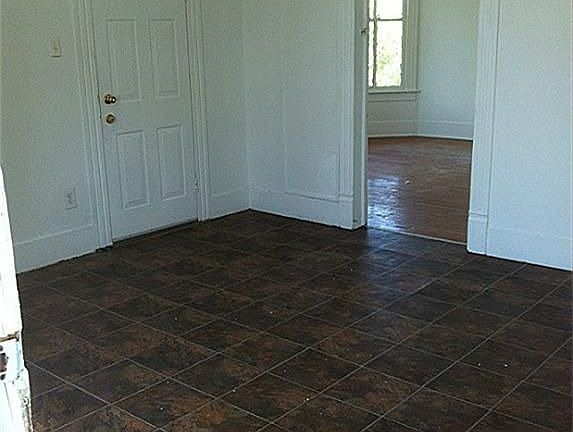 3rd image of 1919 Avenue O