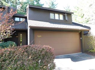 129 Breezewood Cmn, East Amherst, NY 14051