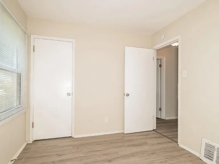 10301 Ross Cir — Photo 12