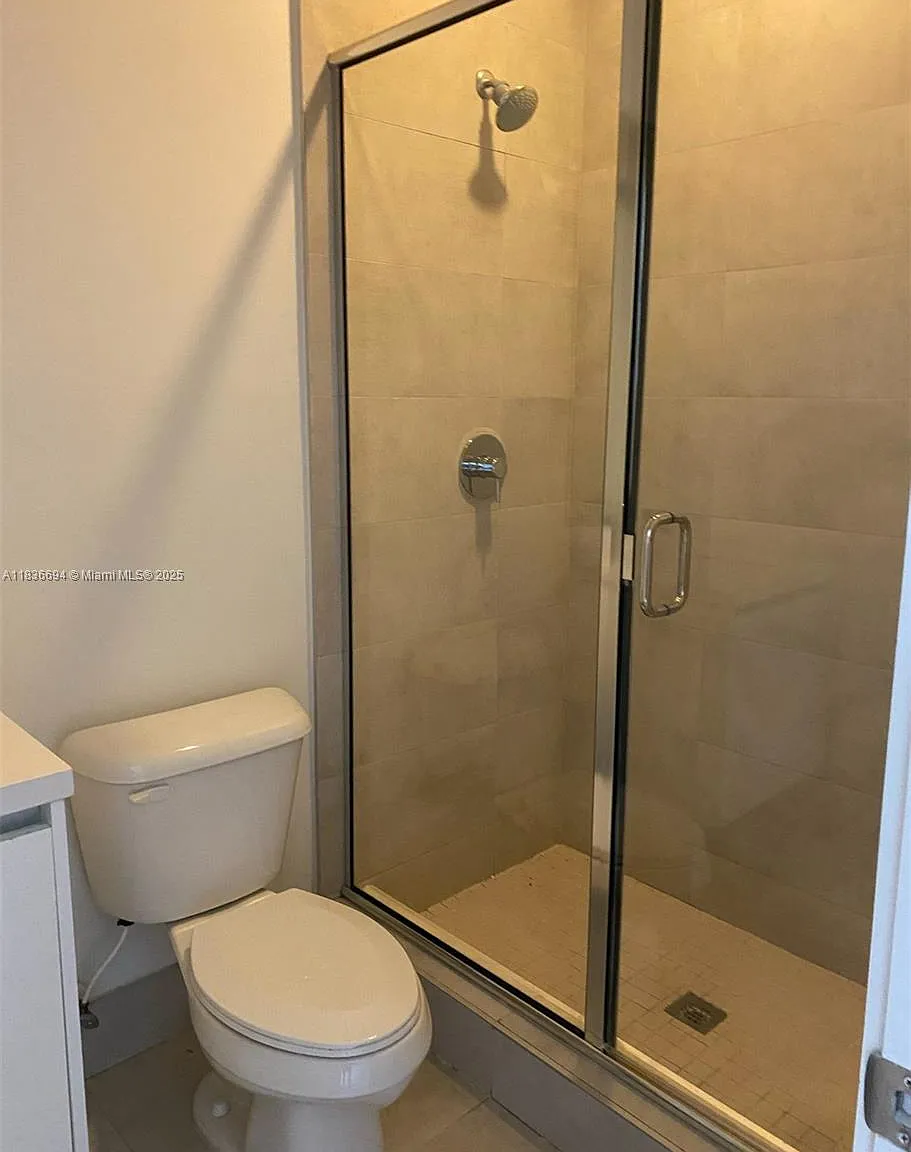 4 bed, 3.5 bath, 2043 sqft, $5,500 — Photo 4