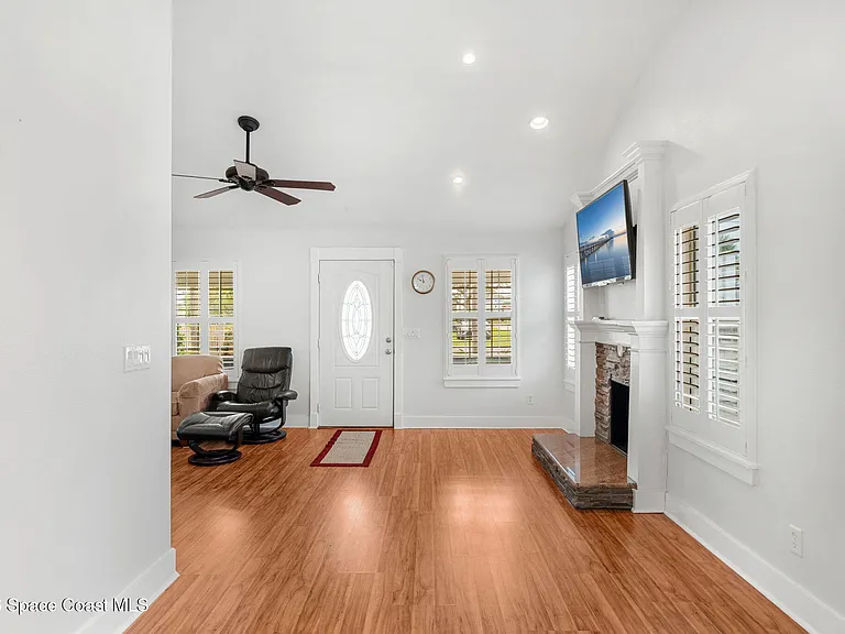 116 Rosa L Jones Dr — Photo 9