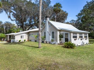 134 E End Rd, San Mateo, FL 32187