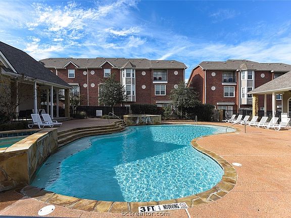 3rd image of 305 Holleman Dr E APT 303